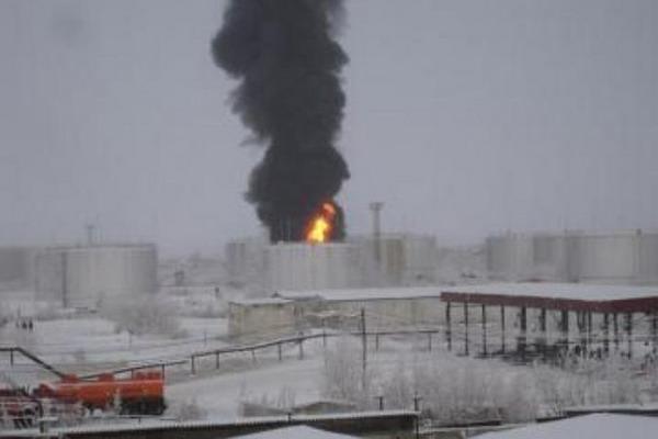 Пожары на нефтехранилищах часто вызываются статическим электричеством